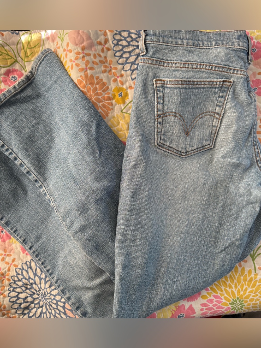 Size 8 women’s bootcut Levi’s jeans